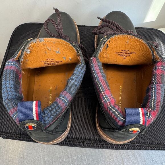 Tommy Hilfiger Tassie Black Leather Boots 7.5M | Heidi-Vibes, Get Your Hike On! - Picture 7 of 11